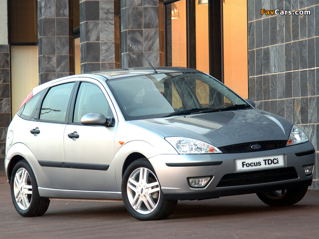 Ford Focus 5-door ZA-spec 2003–04 photos (640 x 480)