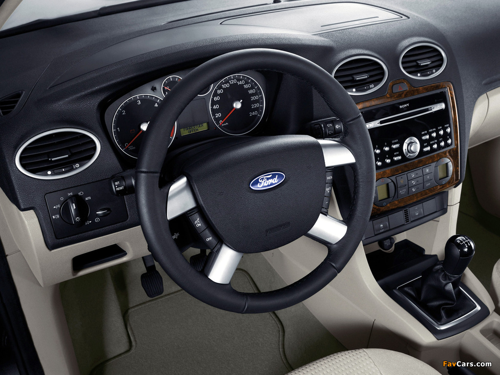 Ford Focus 5-door 2004–08 images (1024 x 768)