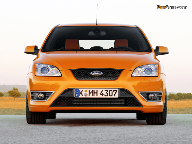 Ford Focus ST 3-door 2005–07 wallpapers (640 x 480)