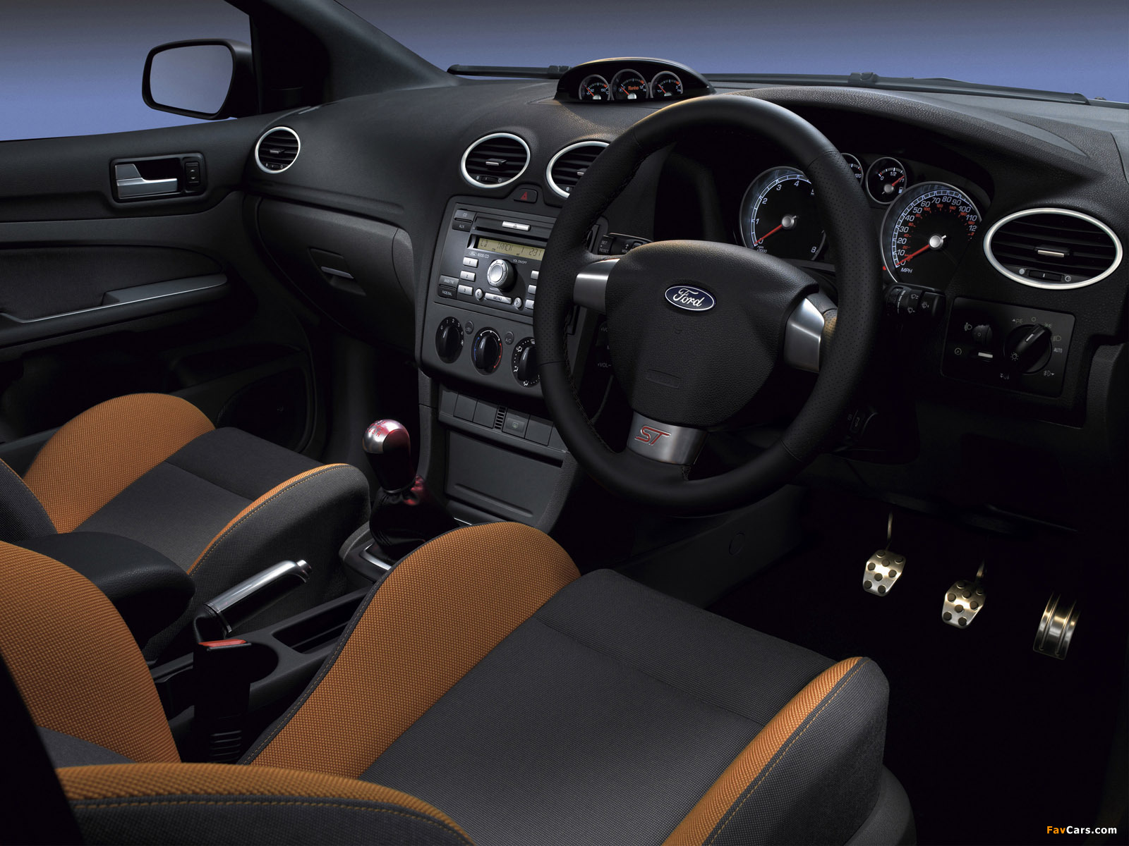 Ford Focus ST 3-door UK-spec 2005–07 wallpapers (1600 x 1200)