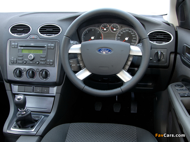 Ford Focus 5-door ZA-spec 2007–08 photos (640 x 480)