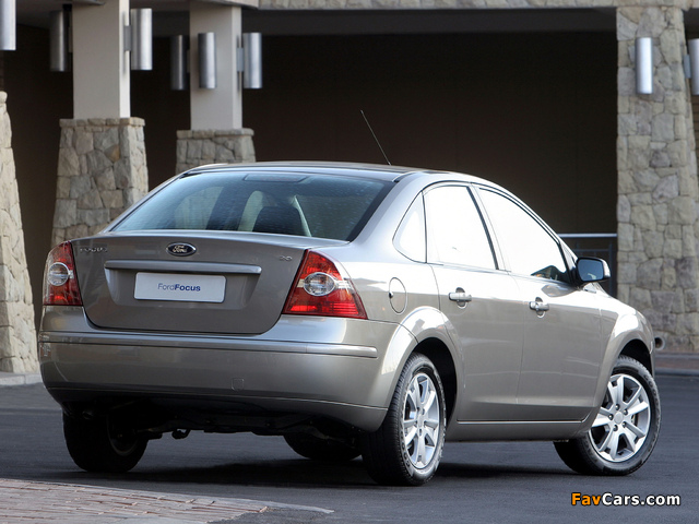 Ford Focus Sedan ZA-spec 2007–08 photos (640 x 480)