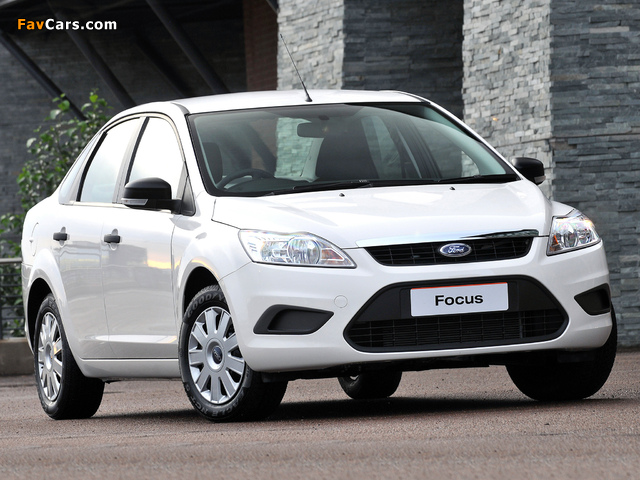 Ford Focus Sedan ZA-spec 2009–10 photos (640 x 480)