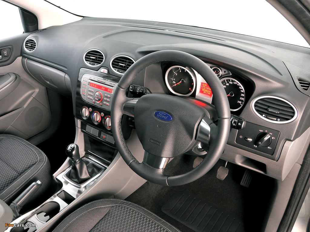 Ford Focus 5-door ZA-spec 2009–10 pictures (1024 x 768)