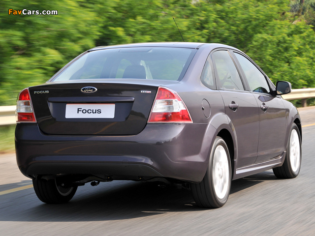 Ford Focus Sedan ZA-spec 2009–10 wallpapers (640 x 480)