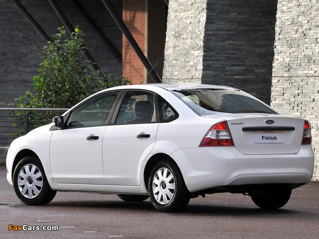 Ford Focus Sedan ZA-spec 2009–10 wallpapers (640 x 480)