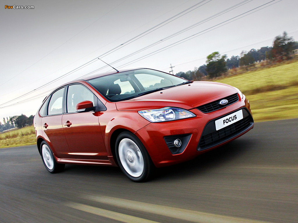 Ford Focus 5-door ZA-spec 2010–11 images (1024 x 768)