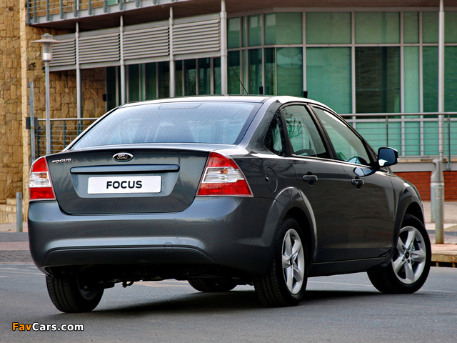 Ford Focus Sedan ZA-spec 2010–11 photos (640 x 480)