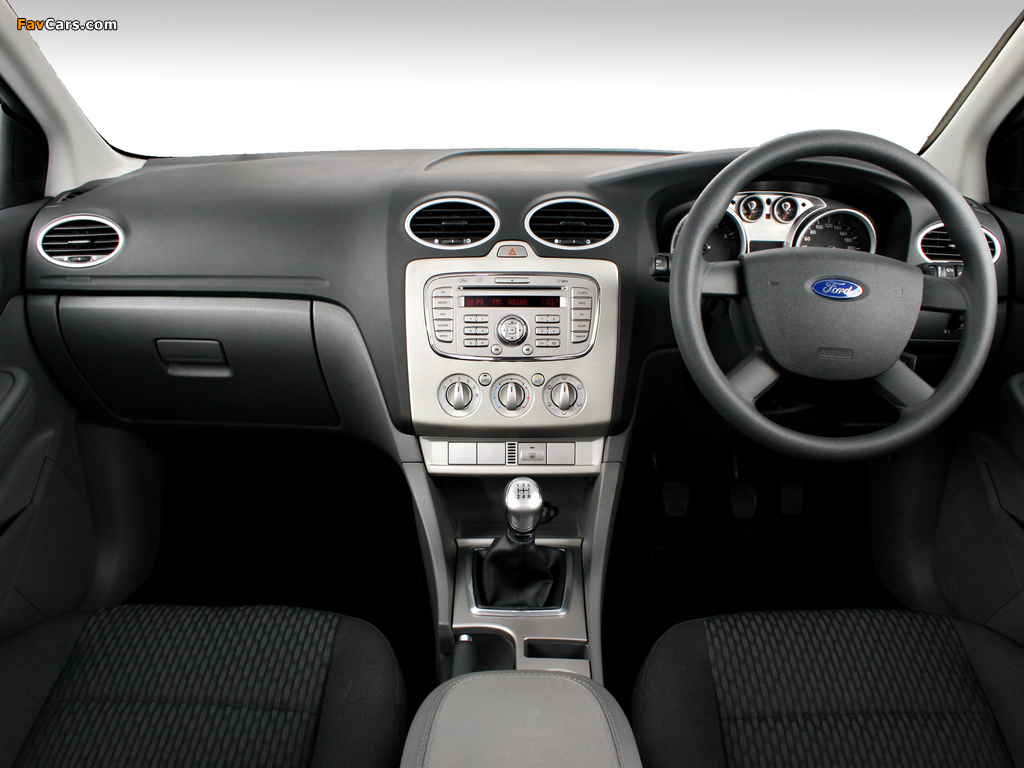 Ford Focus Sedan ZA-spec 2010–11 photos (1024 x 768)