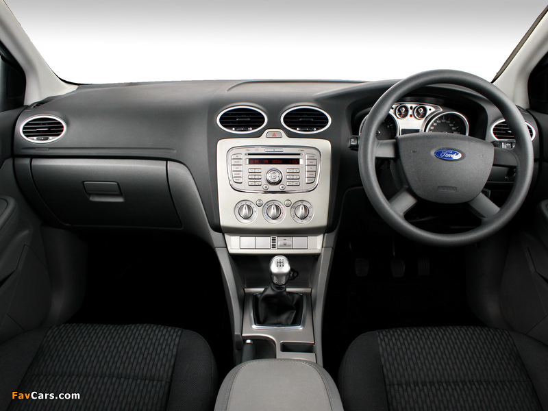 Ford Focus Sedan ZA-spec 2010–11 photos (800 x 600)
