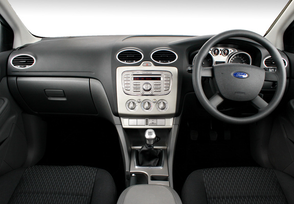 Ford Focus Sedan ZA-spec 2010–11 photos