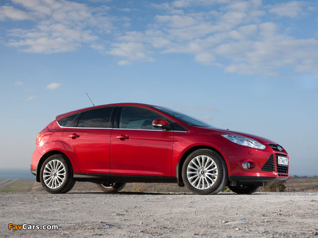 Ford Focus 5-door 2010 pictures (640 x 480)