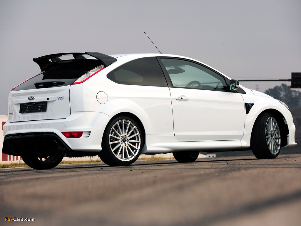 Ford Focus RS ZA-spec 2010 wallpapers (1024 x 768)