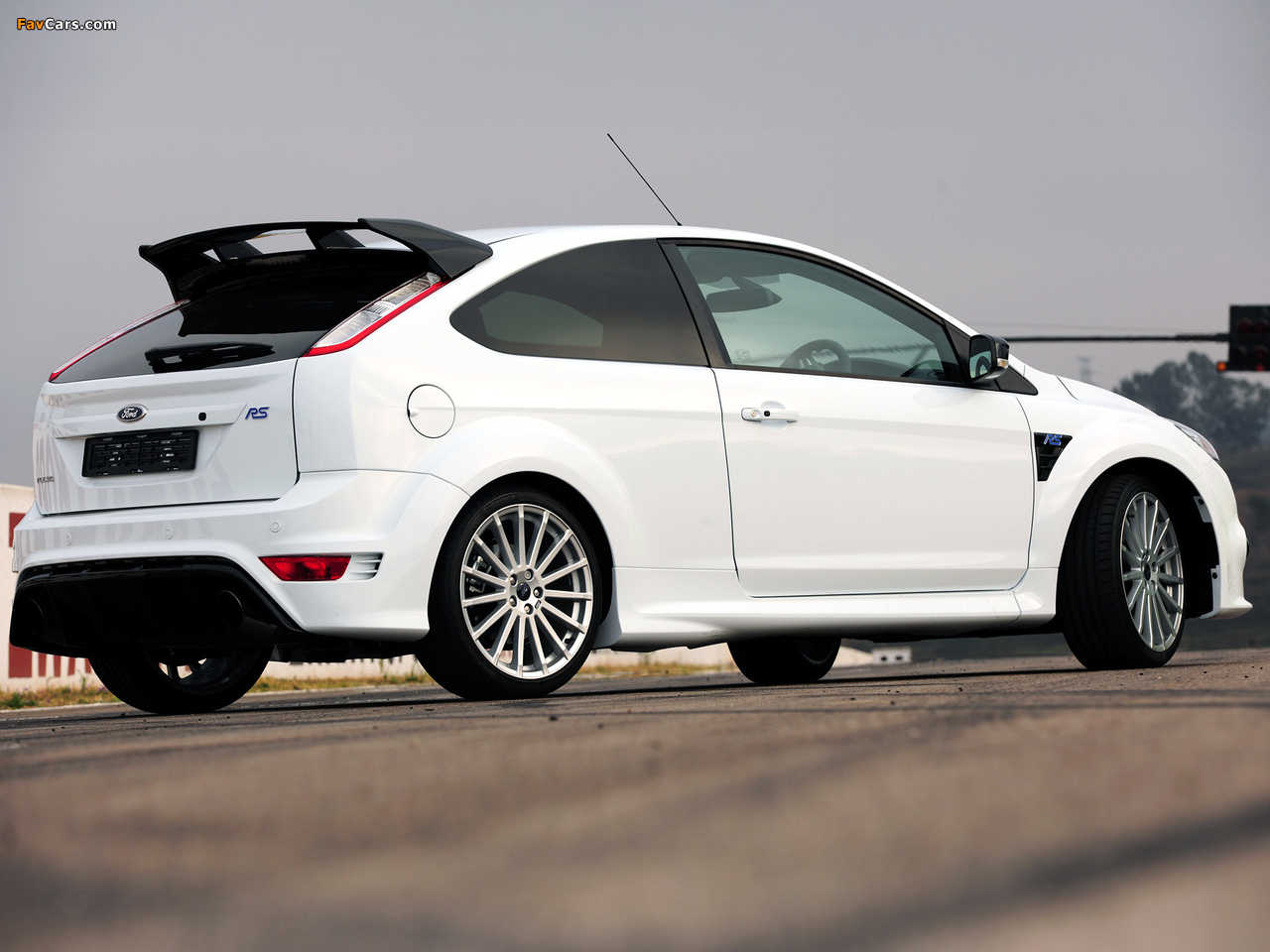 Ford Focus RS ZA-spec 2010 wallpapers (1280 x 960)