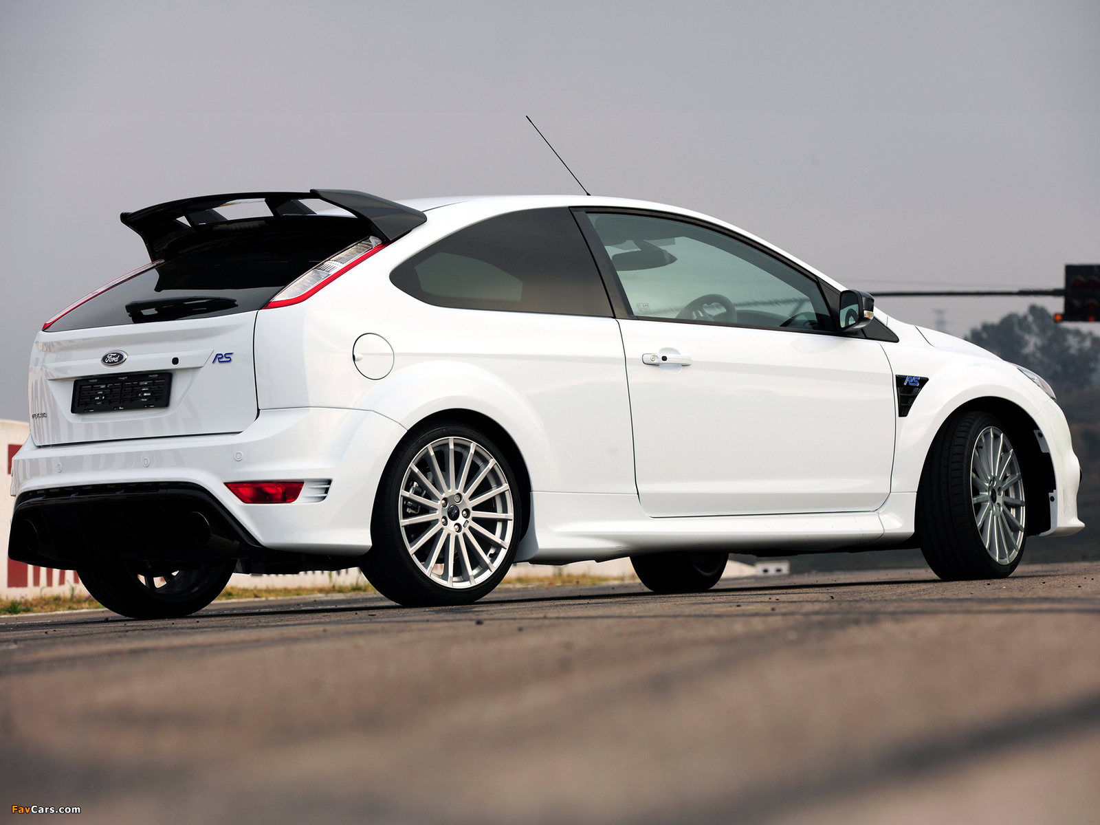 Ford Focus RS ZA-spec 2010 wallpapers (1600 x 1200)