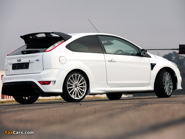 Ford Focus RS ZA-spec 2010 wallpapers (640 x 480)