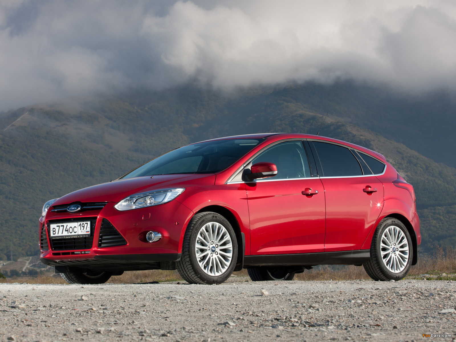 Ford Focus 5-door 2010 wallpapers (1600 x 1200)