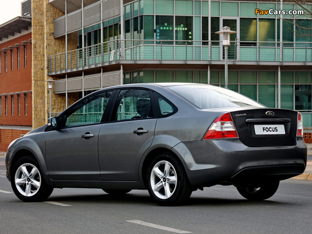 Ford Focus Sedan ZA-spec 2010–11 wallpapers (640 x 480)