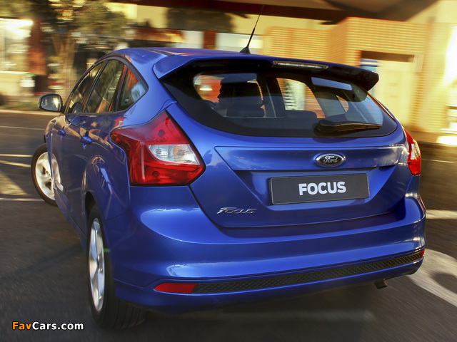 Ford Focus 5-door ZA-spec 2011 photos (640 x 480)
