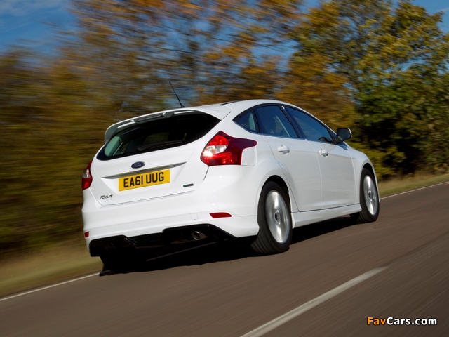 Ford Focus Zetec S 2011 photos (640 x 480)