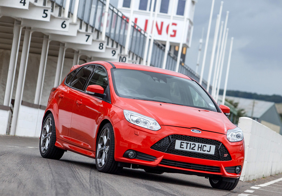 Ford Focus ST UK-spec 2012 photos