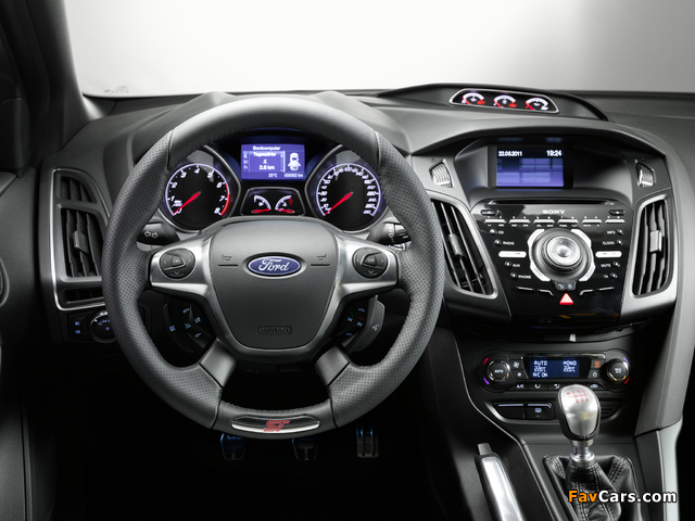 Ford Focus ST 2012 photos (640 x 480)