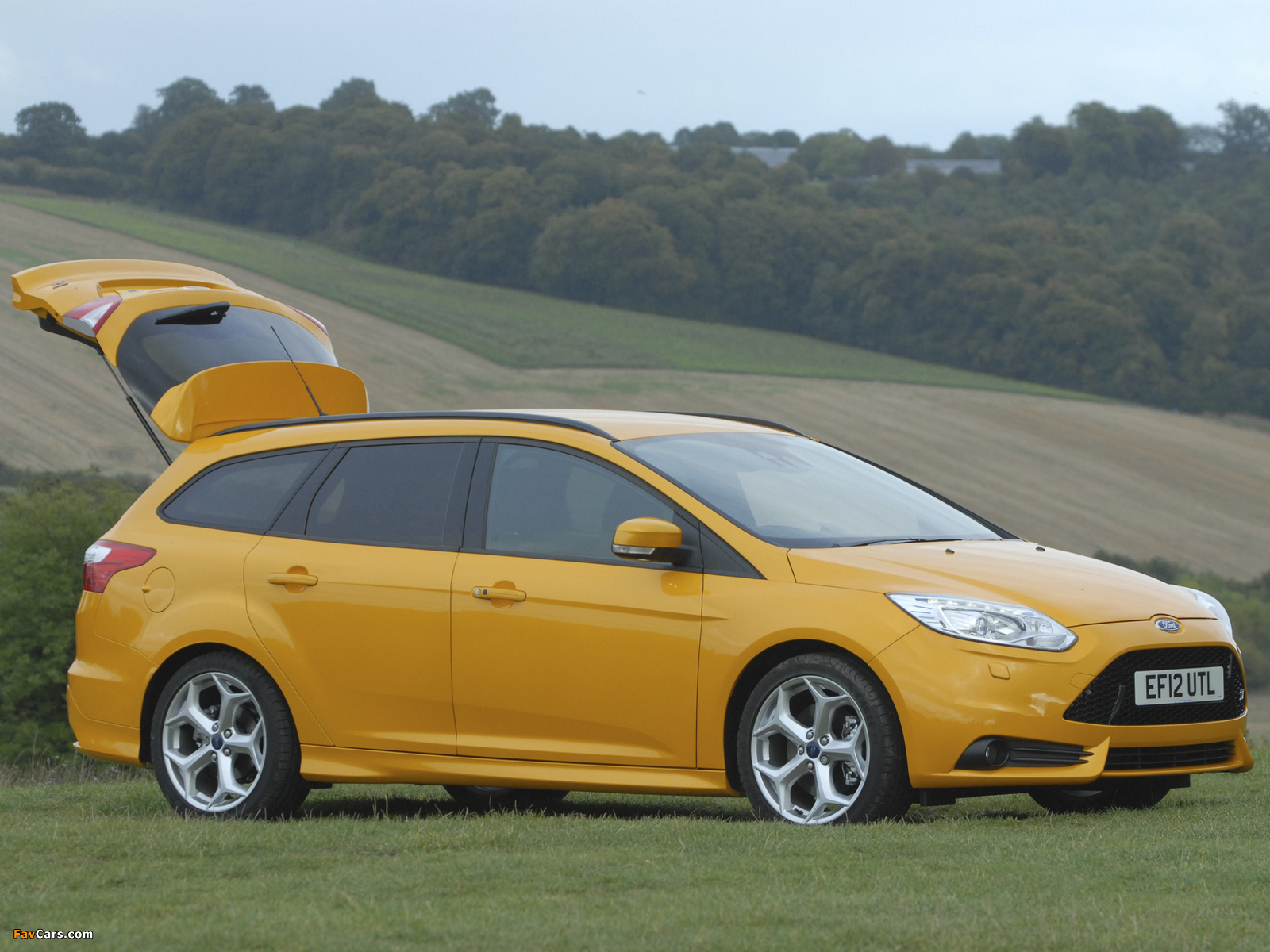 Ford Focus ST Wagon UK-spec 2012 pictures (1600 x 1200)
