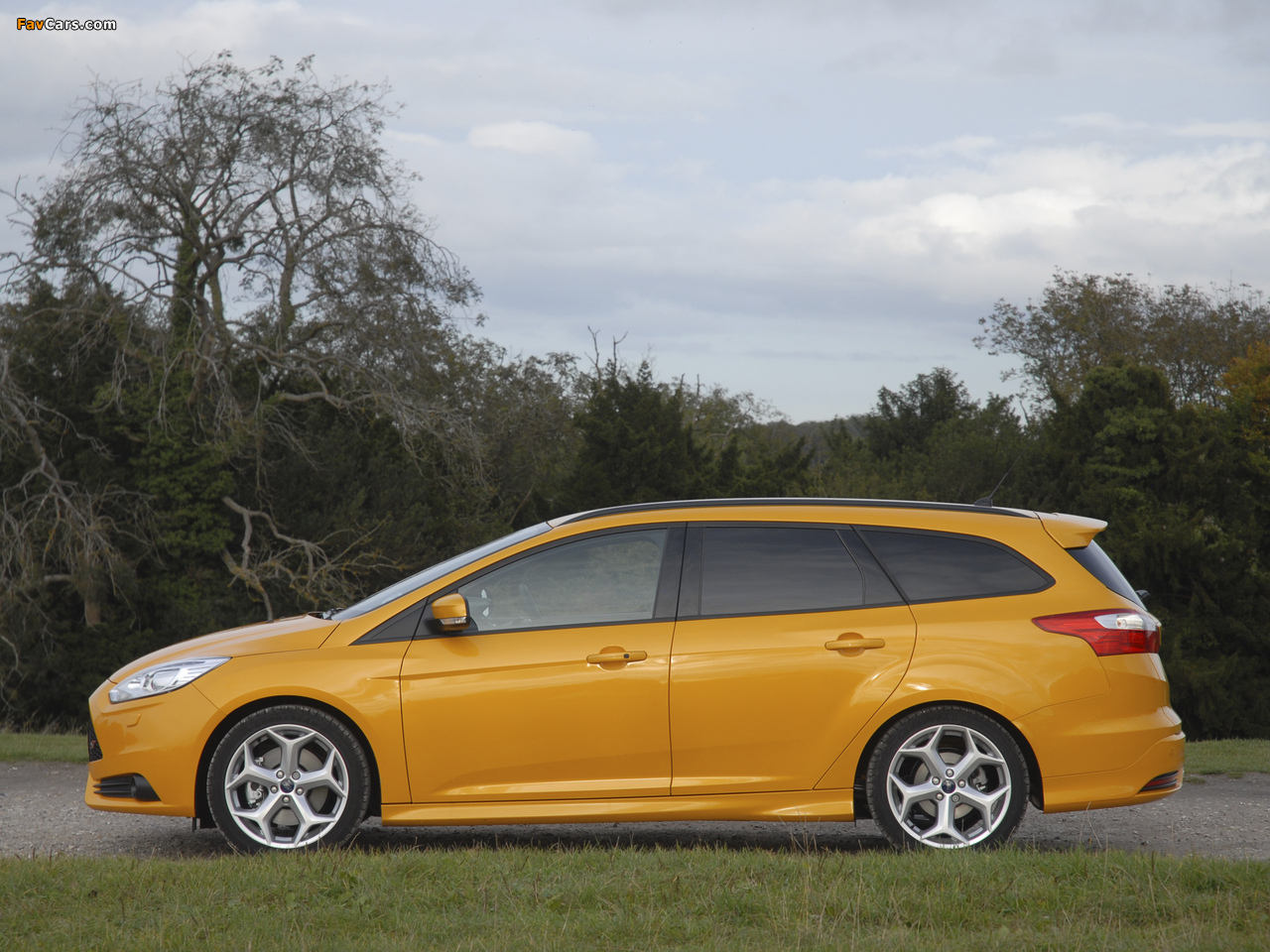 Ford Focus ST Wagon UK-spec 2012 pictures (1280 x 960)