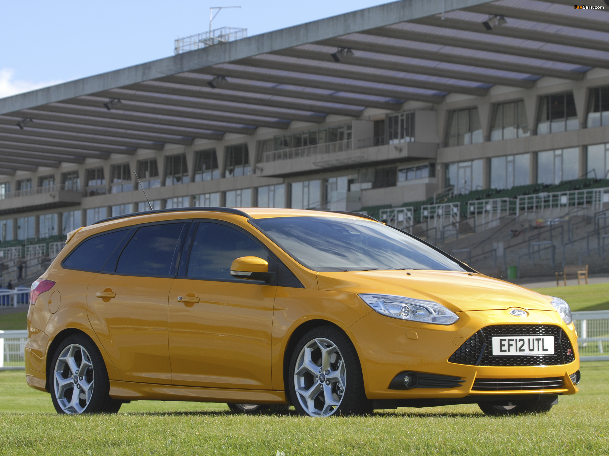 Ford Focus ST Wagon UK-spec 2012 pictures (2048 x 1536)