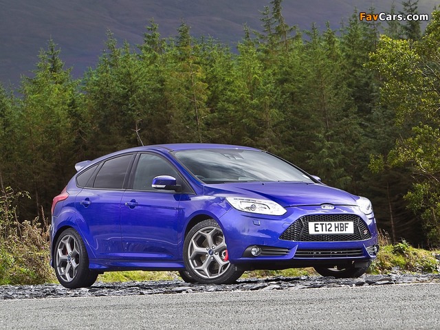 Ford Focus ST UK-spec 2012 wallpapers (640 x 480)
