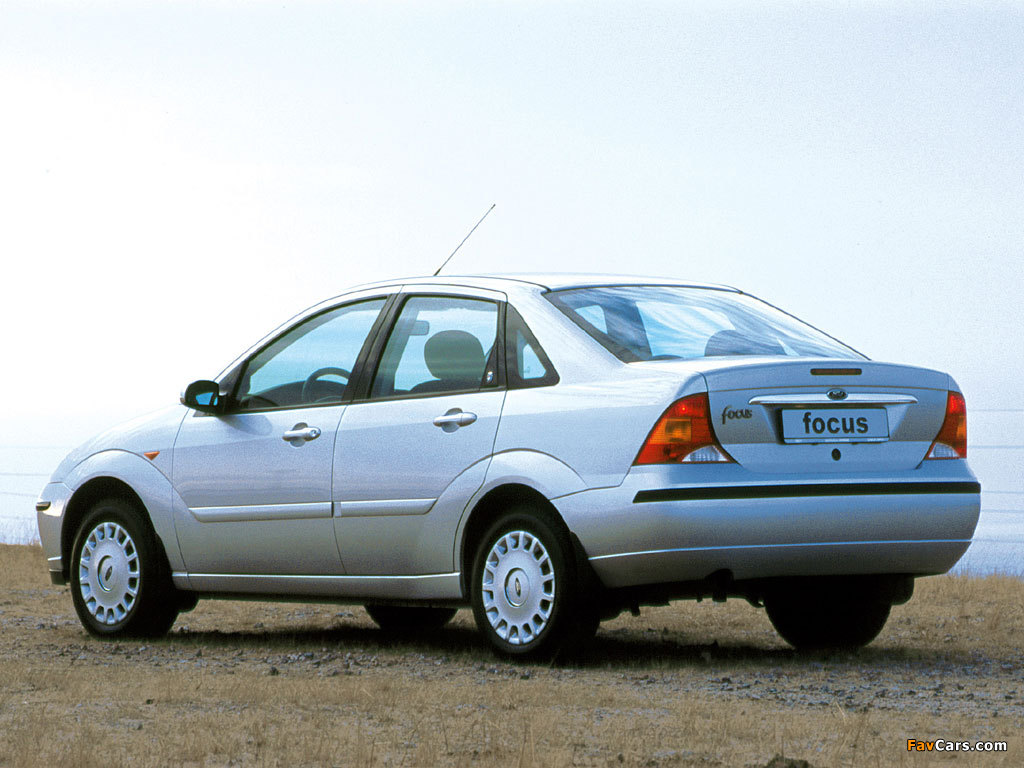 Images of Ford Focus Sedan 2001–04 (1024 x 768)