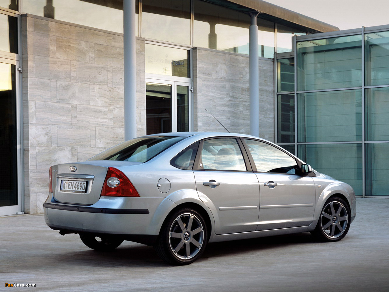 Images of Ford Focus Sedan 2004–08 (1280 x 960)