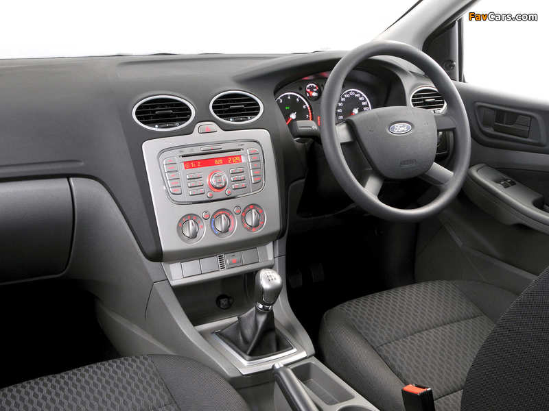 Images of Ford Focus Sedan ZA-spec 2009–10 (800 x 600)