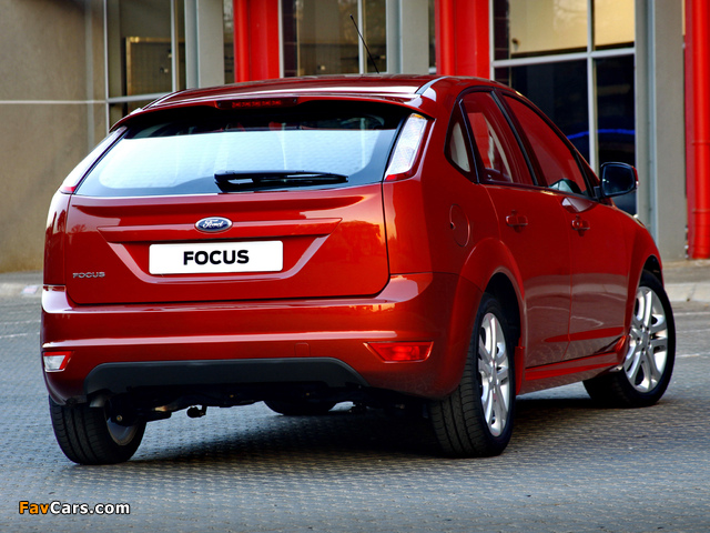 Images of Ford Focus 5-door ZA-spec 2010–11 (640 x 480)
