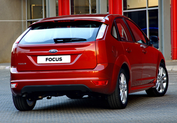 Images of Ford Focus 5-door ZA-spec 2010–11