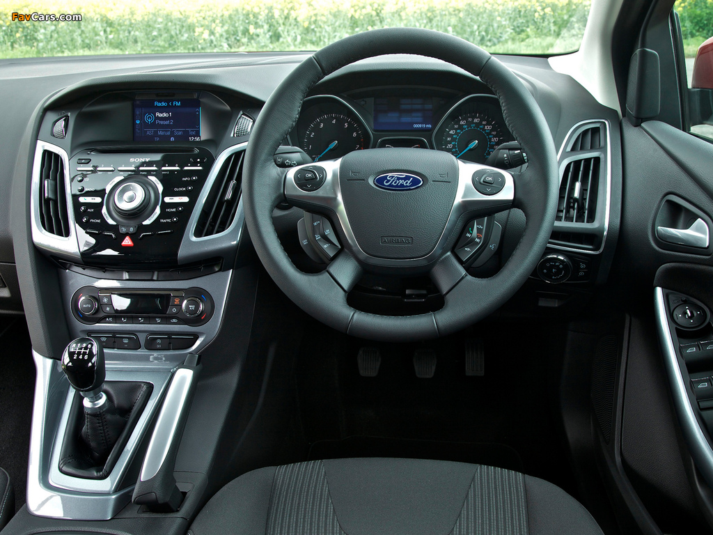 Images of Ford Focus 5-door UK-spec 2010 (1024 x 768)