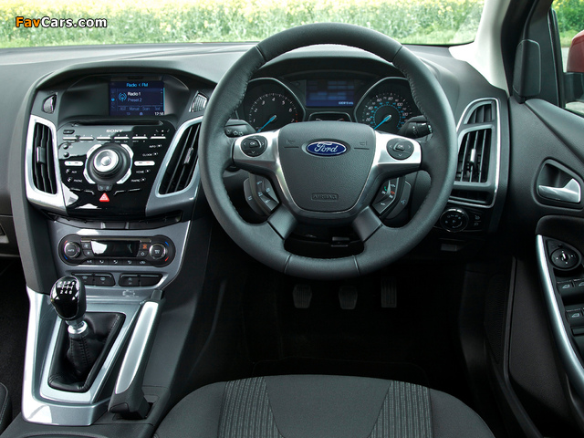 Images of Ford Focus 5-door UK-spec 2010 (640 x 480)