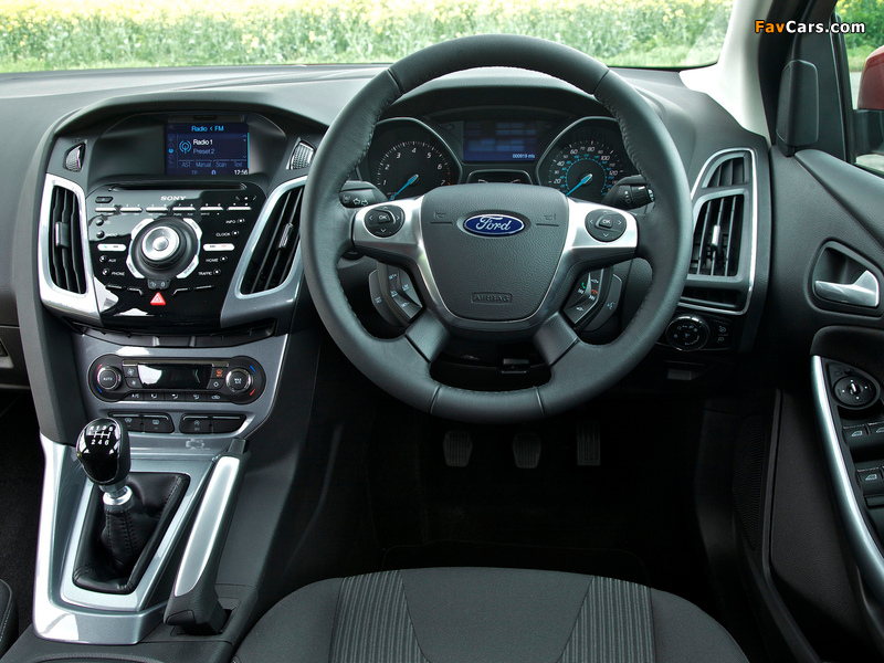 Images of Ford Focus 5-door UK-spec 2010 (800 x 600)