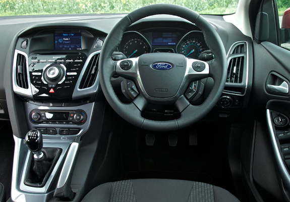 Images of Ford Focus 5-door UK-spec 2010