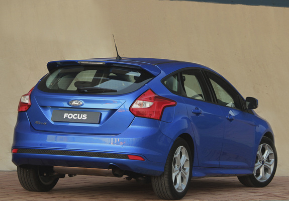 Images of Ford Focus 5-door ZA-spec 2011