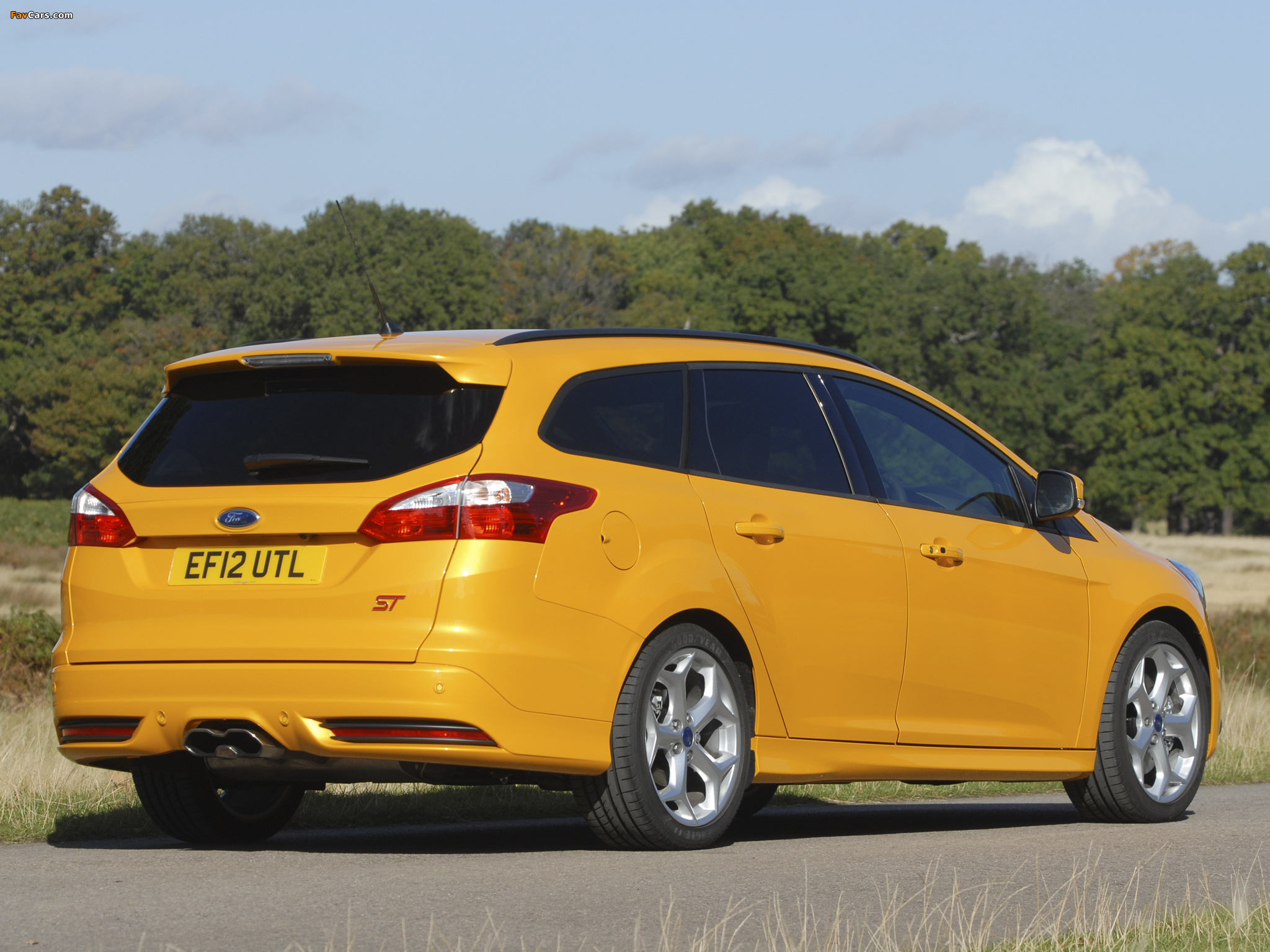 Images of Ford Focus ST Wagon UK-spec 2012 (2048 x 1536)