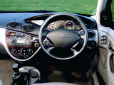 Photos of Ford Focus Ghia 5-door UK-spec 1998–2001