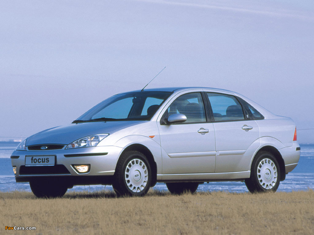 Photos of Ford Focus Sedan 2001–04 (1024 x 768)