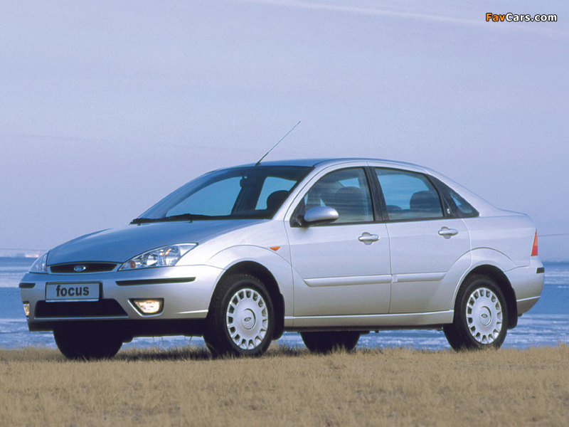 Photos of Ford Focus Sedan 2001–04 (800 x 600)