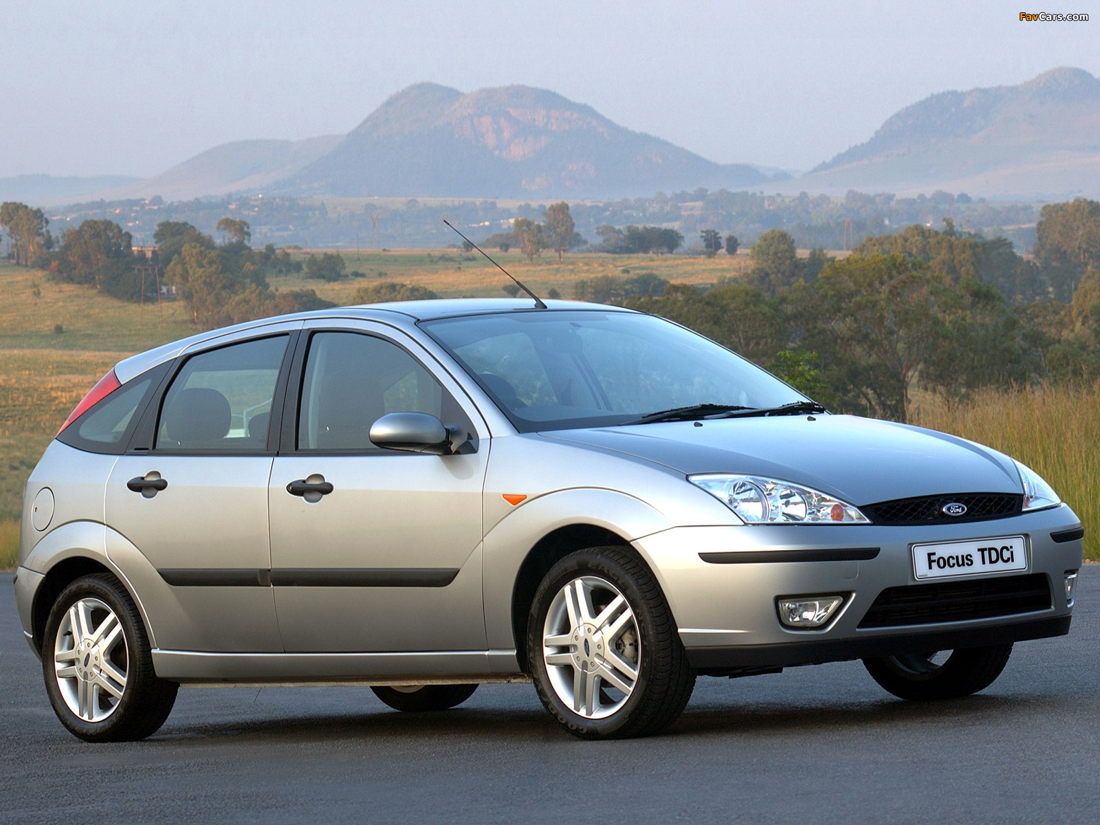 Photos of Ford Focus 5-door ZA-spec 2003–04 (1600 x 1200)