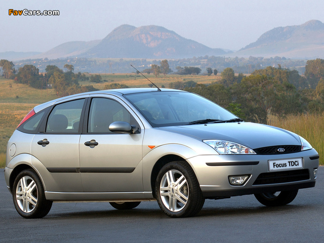 Photos of Ford Focus 5-door ZA-spec 2003–04 (640 x 480)