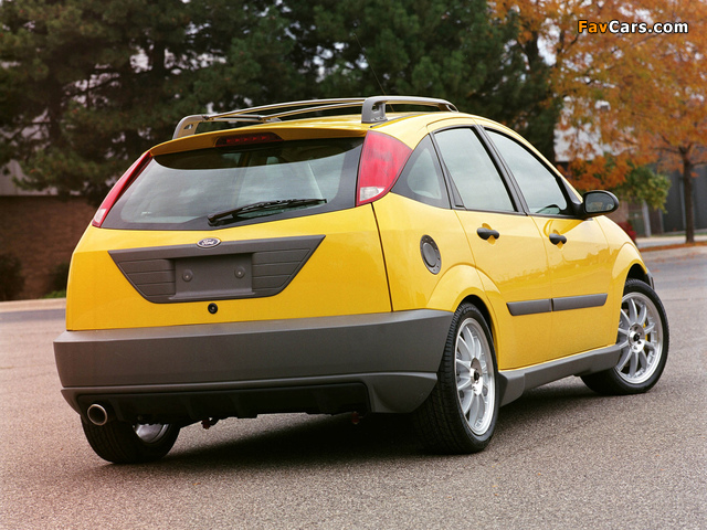 Photos of Ford Focus 5-door Performance Concept 2003 (640 x 480)