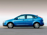 Photos of Ford Focus 5-door 2004–08