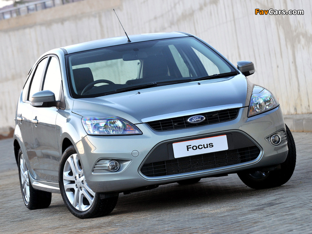 Photos of Ford Focus 5-door ZA-spec 2009–10 (640 x 480)