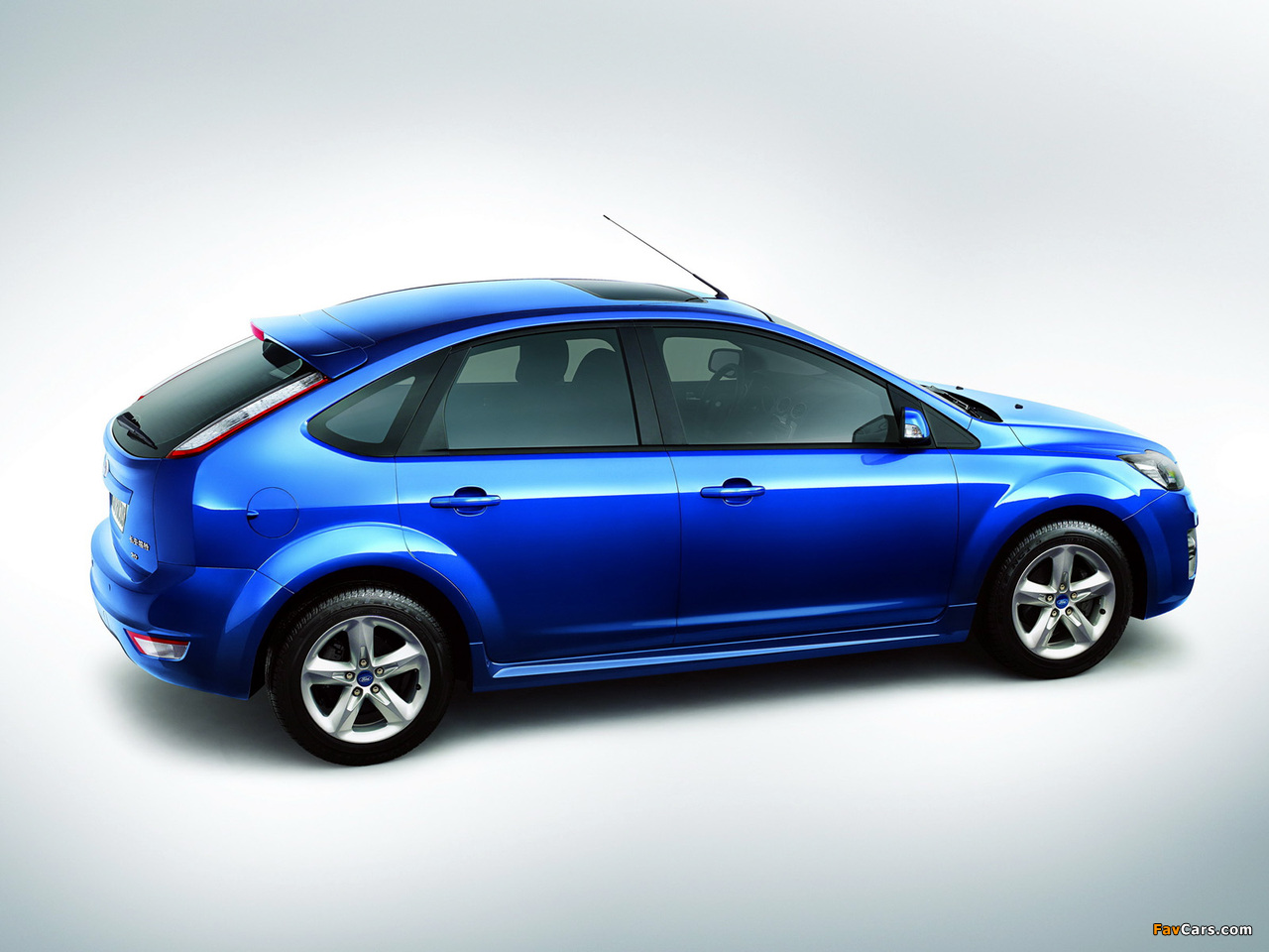 Photos of Ford Focus 5-door CN-spec 2009–11 (1280 x 960)